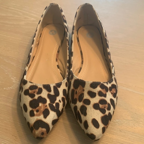 Very soft animal print flats can’t find brand look comfy and in very good cond - Picture 1 of 8